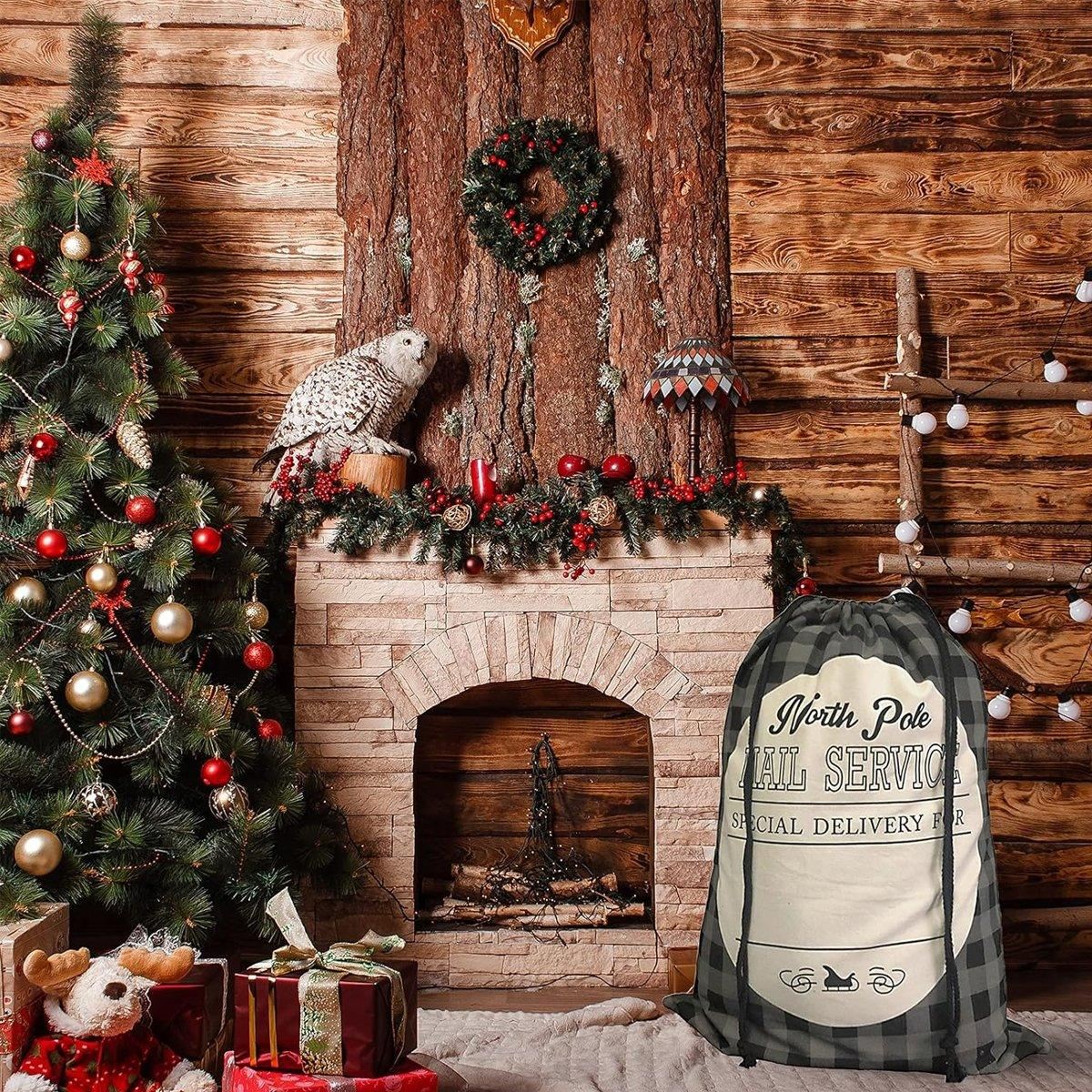 Add a rustic touch to your holiday celebrations with this charming Plaid Christmas Gift Bag.