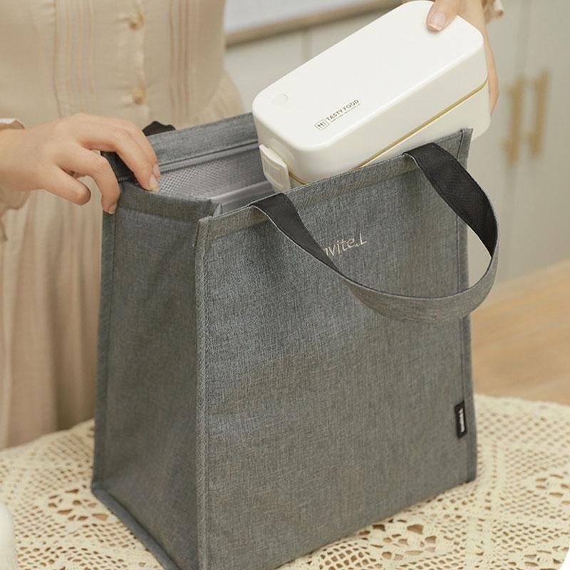 Chic and functional insulated lunch handbag for daily use