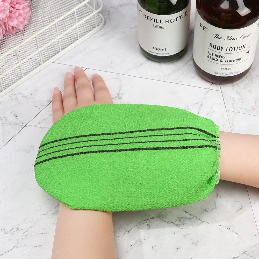 Effective and gentle exfoliating mitt for smooth skin