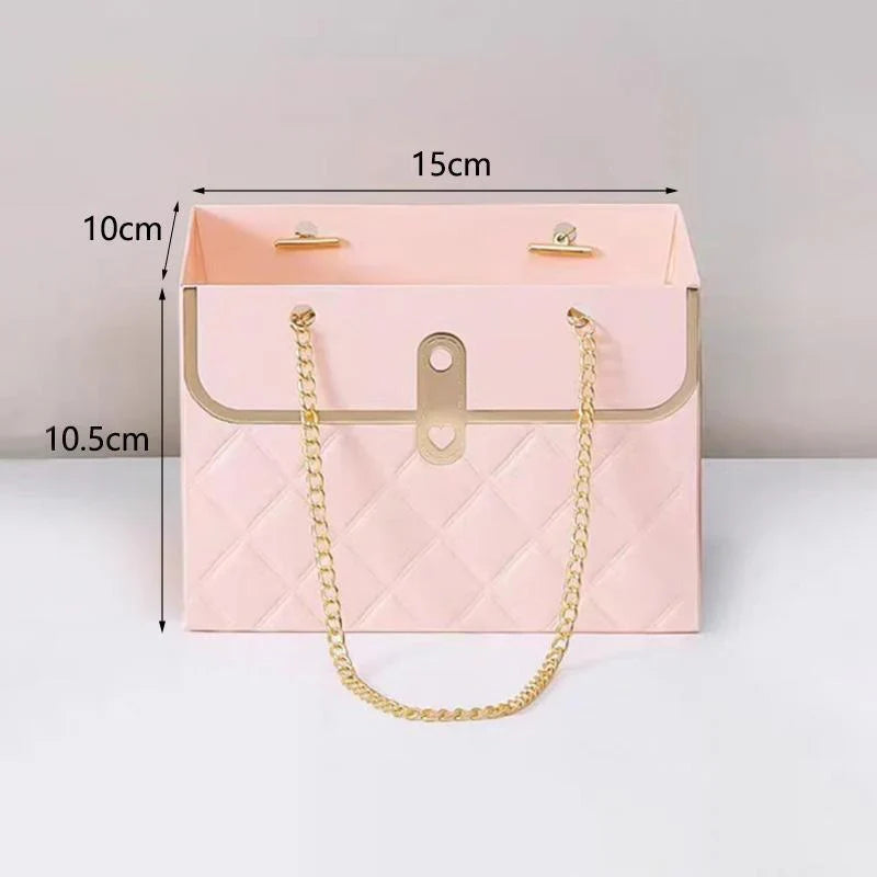 Elegant Paper Gift Bag with Metal Chain for Stylish Gifts