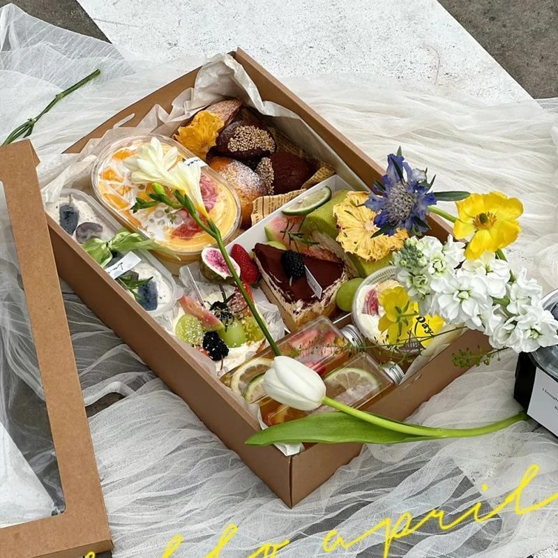 High-quality grazing platter boxes for stylish food presentation.