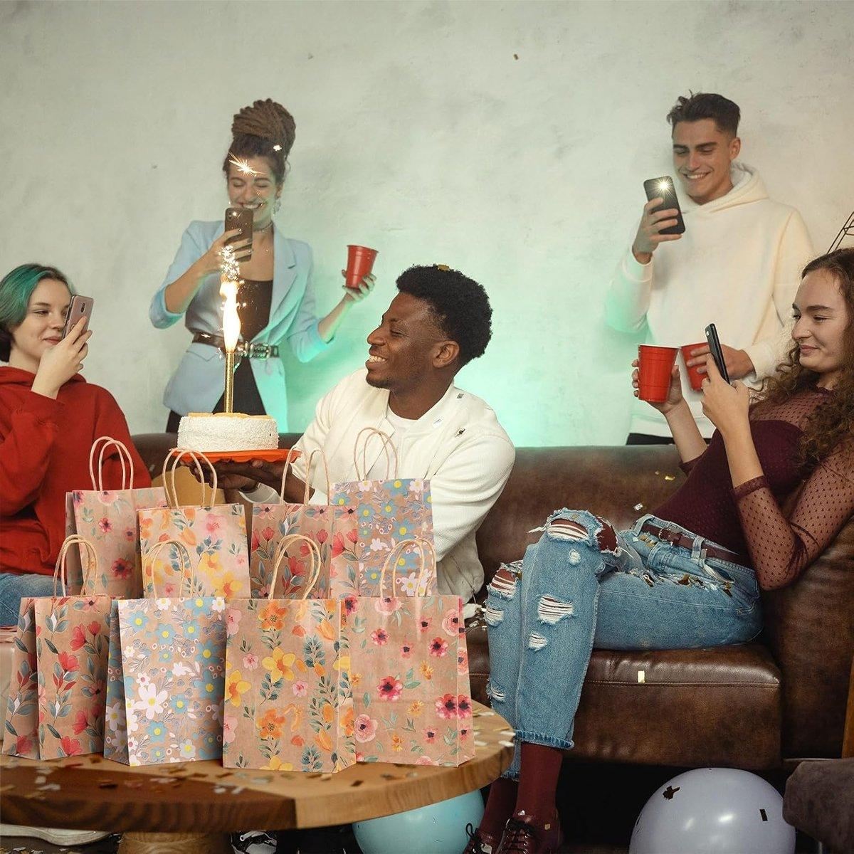 Kraft Gift Bag Maple Leaf Party Packaging 32PCS