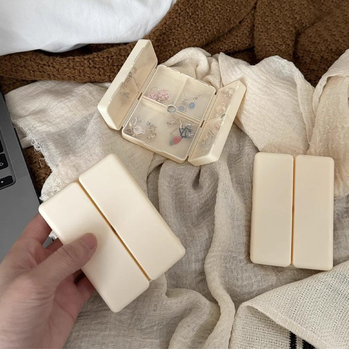 A Week Sub-packed Medicine Box Magnetic Absorption 4PCS