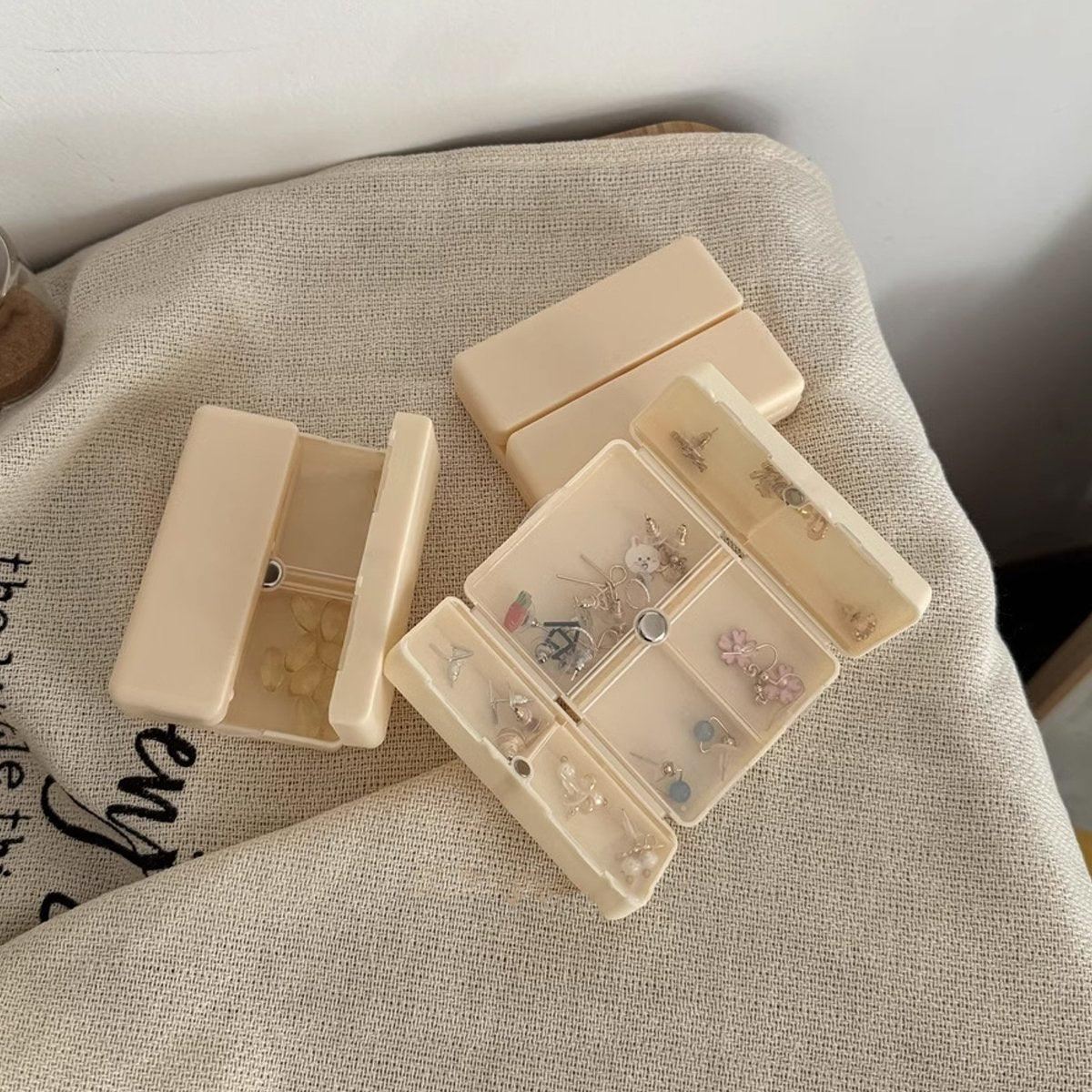 A Week Sub-packed Medicine Box Magnetic Absorption 4PCS