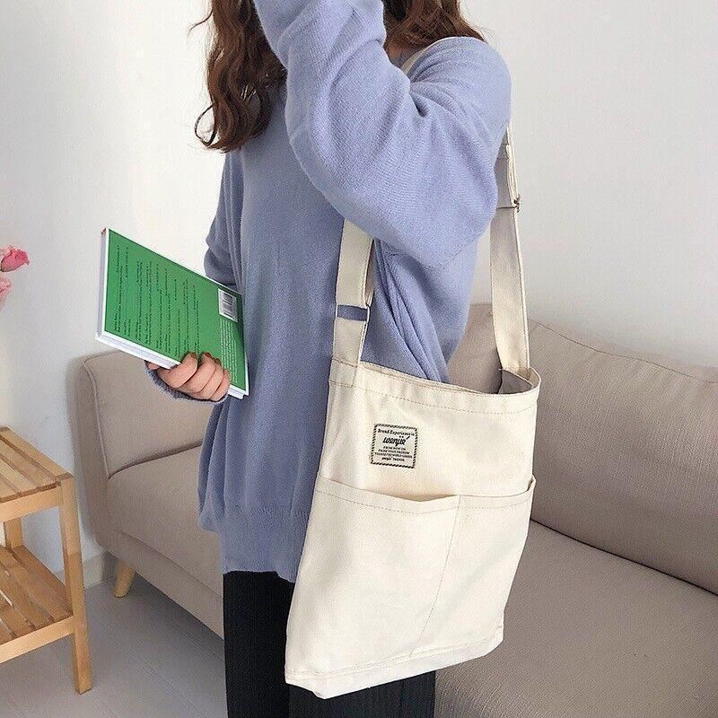 Stylish and durable canvas tote with zipper for everyday use