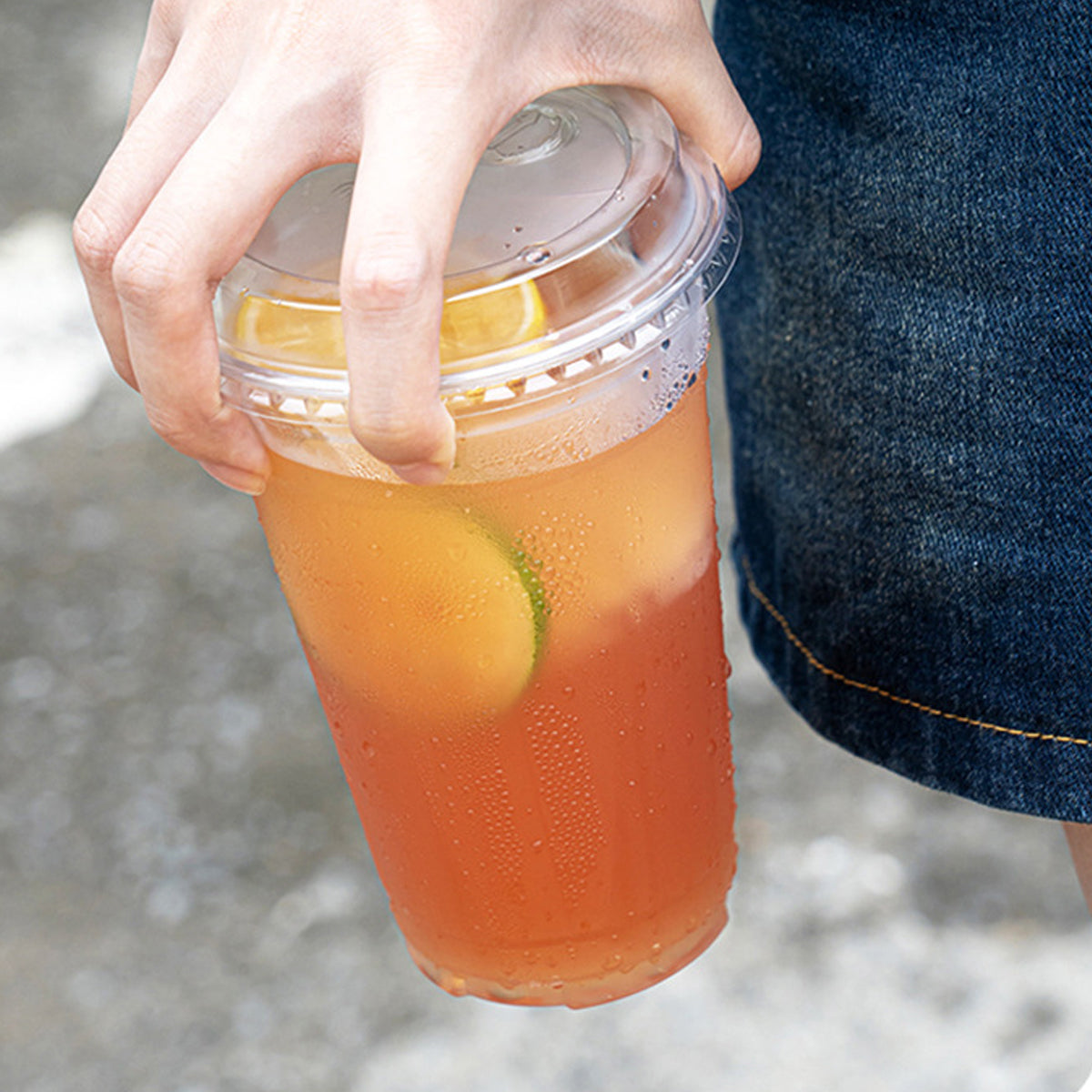 Disposable Plastic Cold Drink Cup with Lids Straws for Takeaway Beverage Use