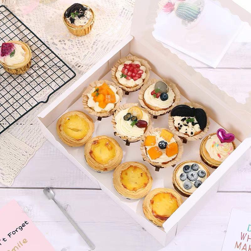 Durable and clear cupcake containers for transporting and storing cupcakes