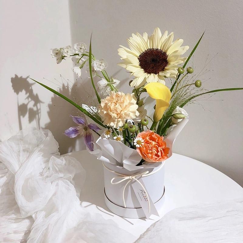 Elegant and Versatile Paper Flower Bucket for All Occasions