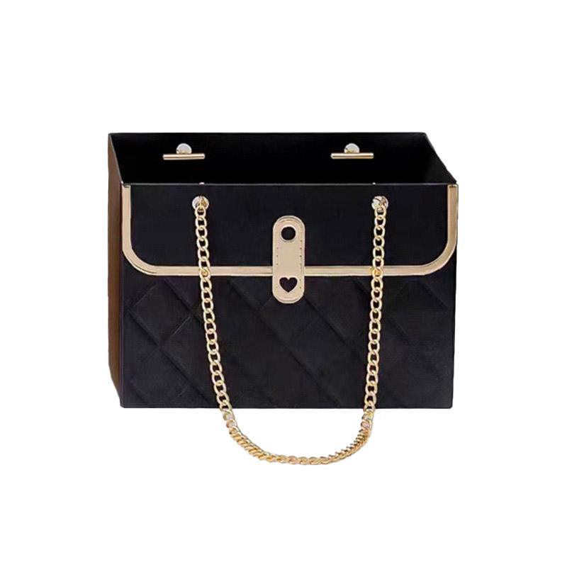 Elegant Paper Gift Bag with Metal Chain for Stylish Gifts