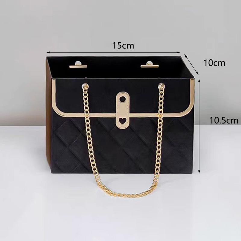 Elegant Paper Gift Bag with Metal Chain for Stylish Gifts