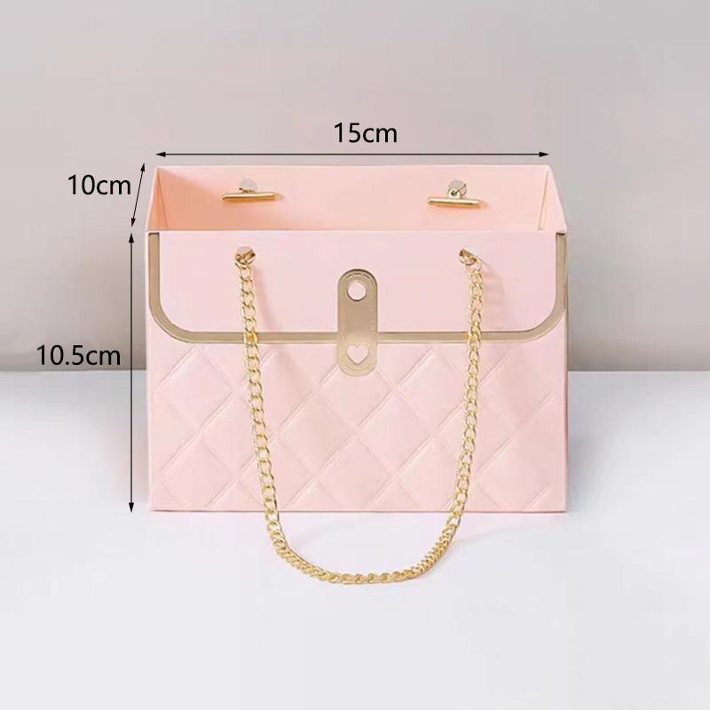 Elegant Paper Gift Bag with Metal Chain for Stylish Gifts