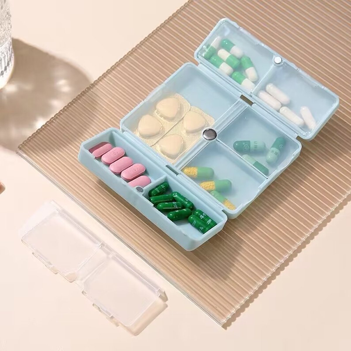 A Week Sub-packed Medicine Box Magnetic Absorption Folding Classification Seven-cell Pill Can Be Printed Logo