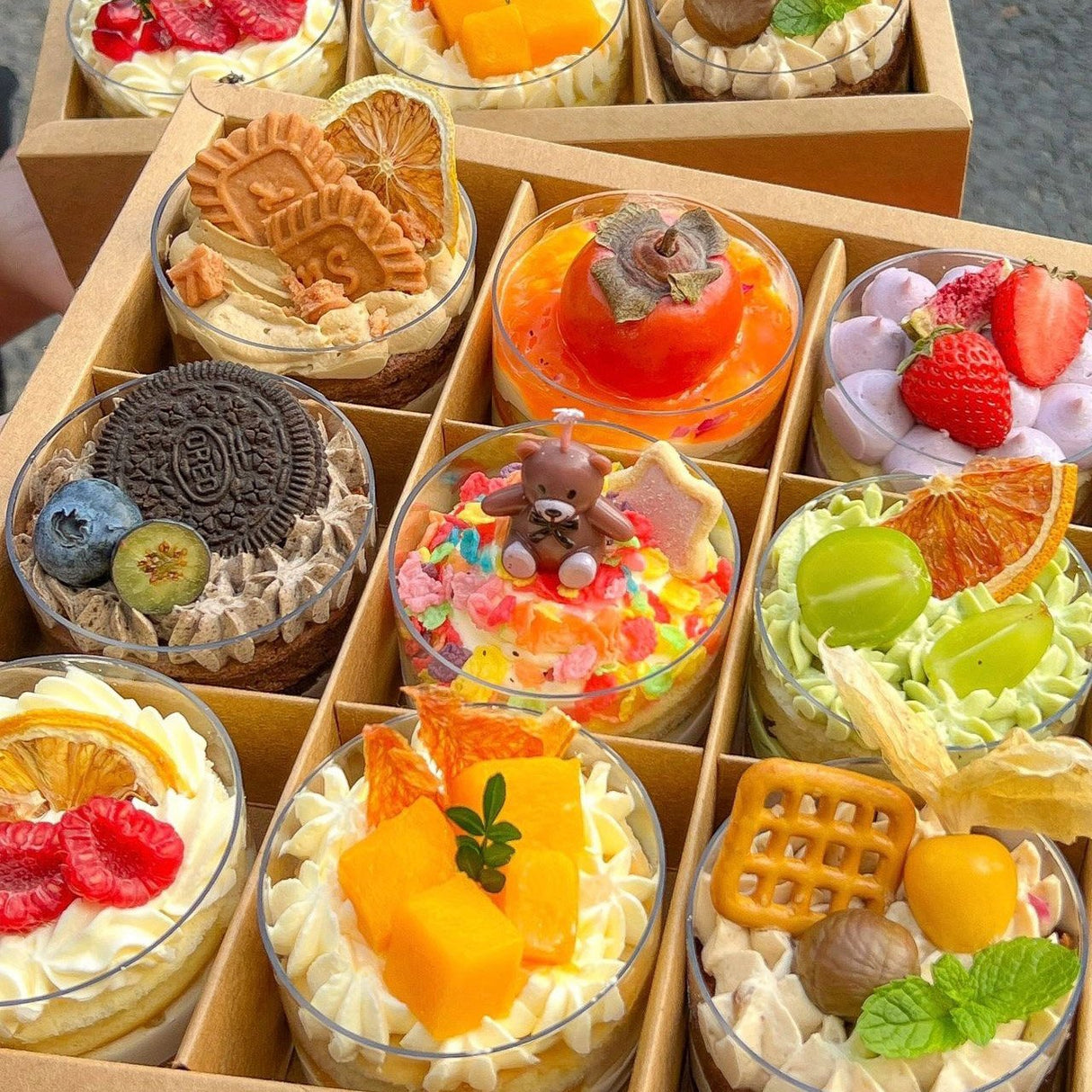 Elevate Your Packaging with Our Versatile Clear Lid Pastry Box
