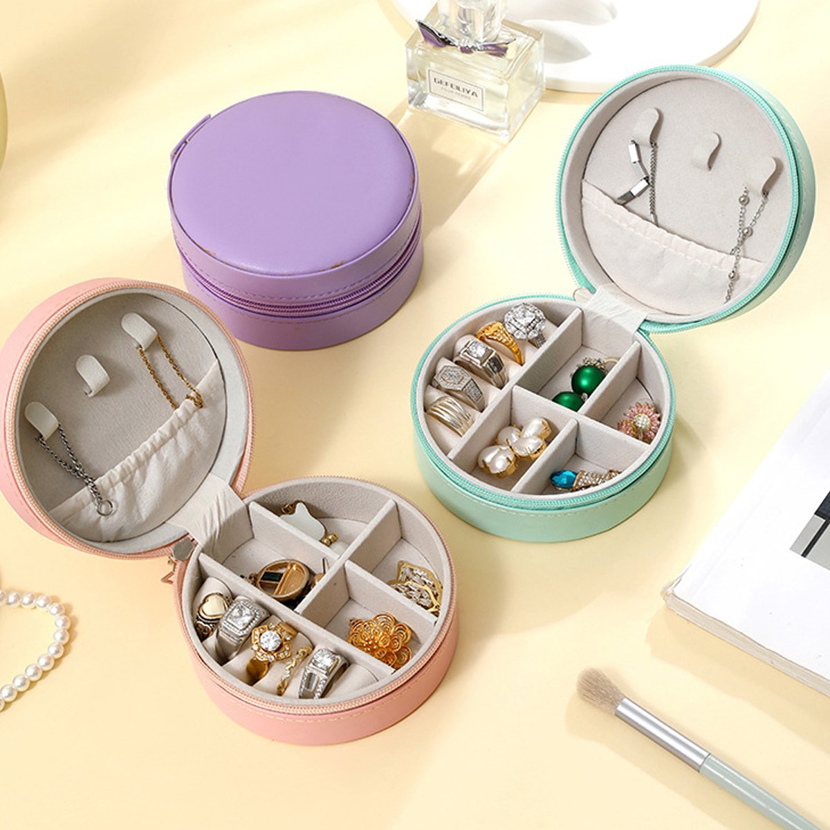 PU Leather Round Jewelry Boxes with Soft Flocking Interior for Travel Jewelry Boxes 1pc