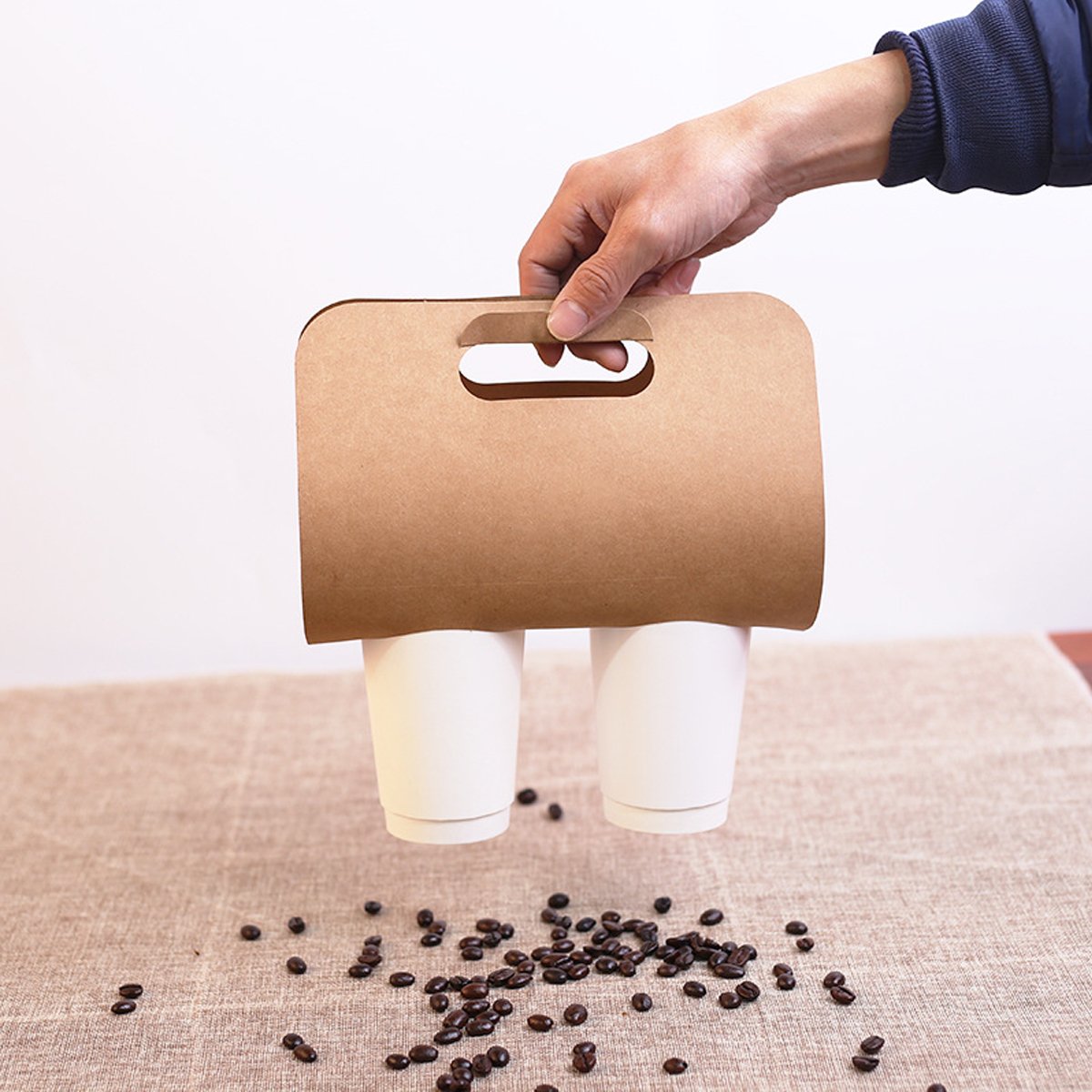 These kraft paper portable cup holders are perfect for cafes, takeaways, and events where carrying beverages is needed. 