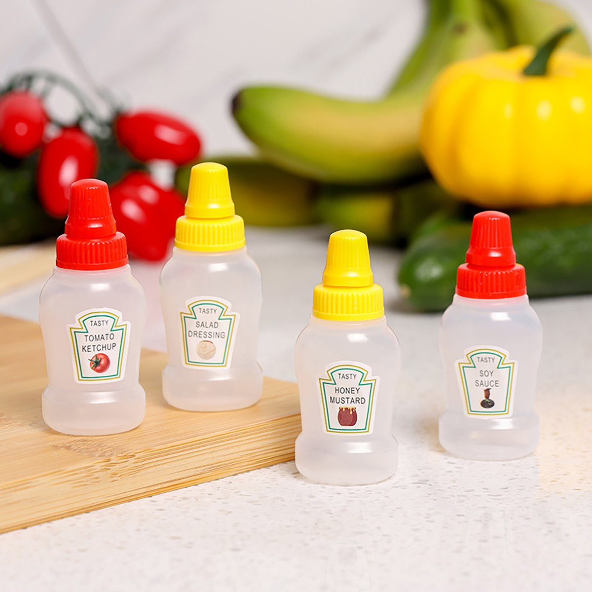 These 4pcs Mini Picnic Portable Sauce Box Condiment Dispensers are perfect for packing your favourite sauces, dressings, and condiments for any outing. 