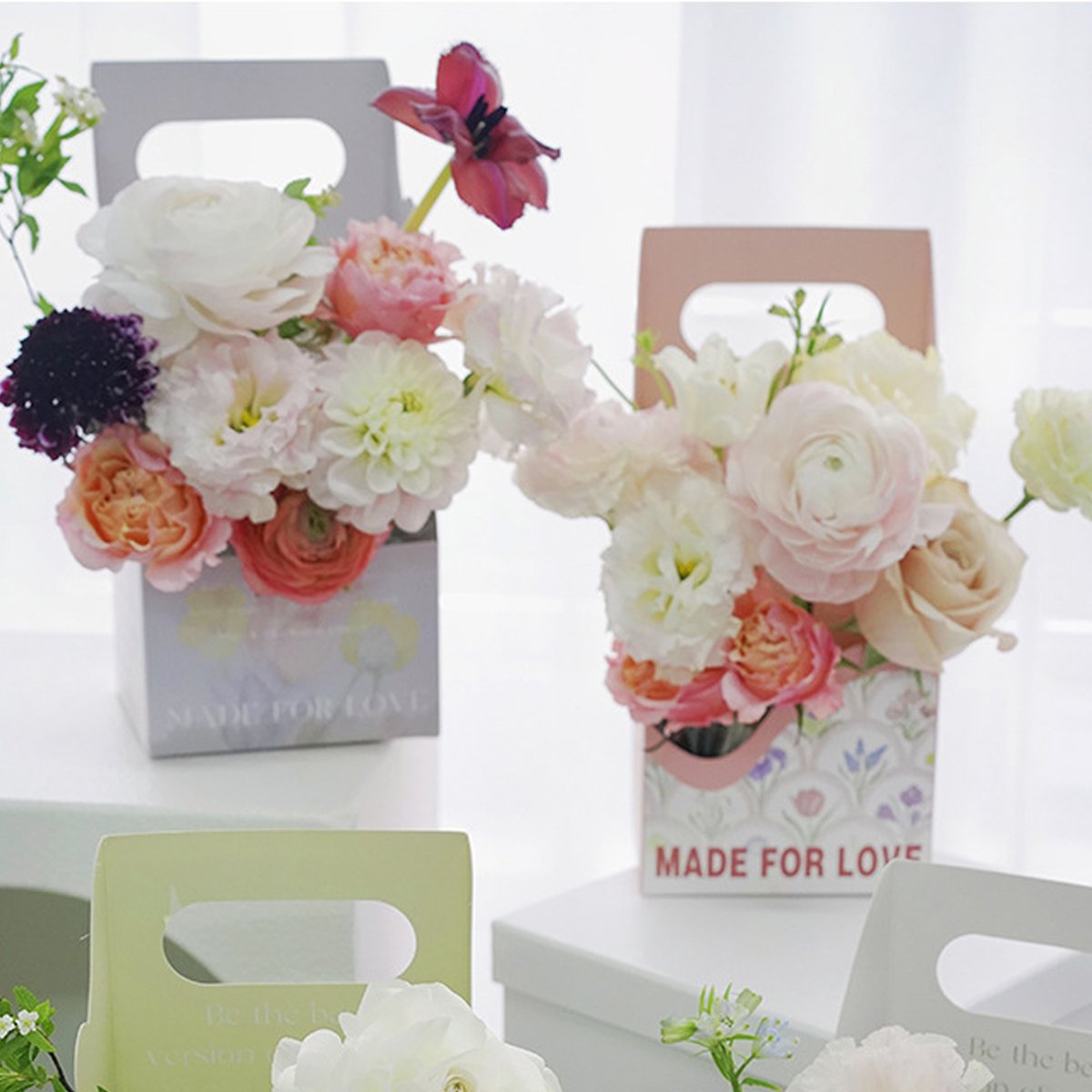 Elegant Foldable Hand-Held Flower Packaging Boxes for Gift Presentations 10pcs