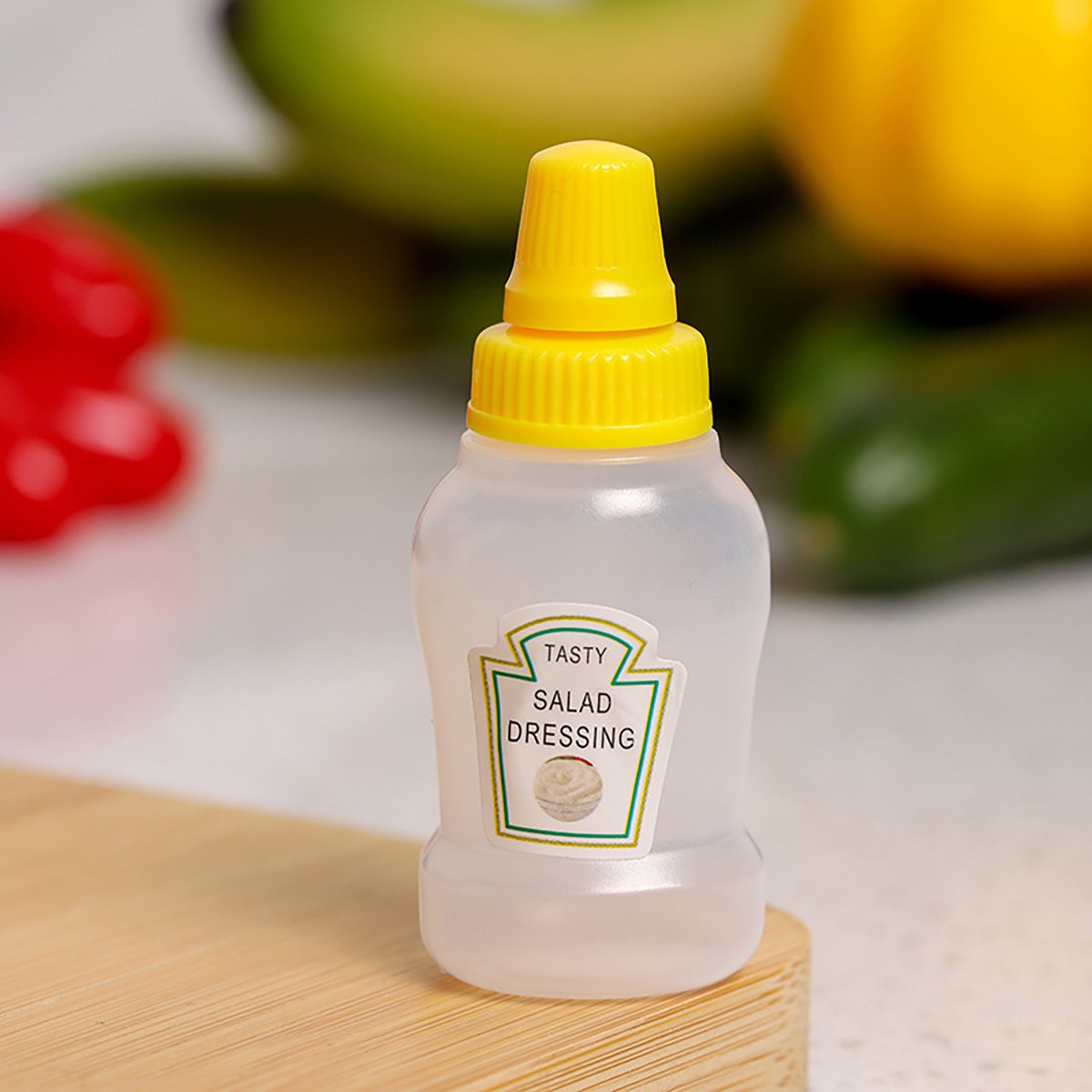 These 4pcs Mini Picnic Portable Sauce Box Condiment Dispensers are perfect for packing your favourite sauces, dressings, and condiments for any outing. 