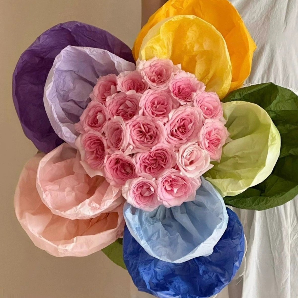 Add a touch of elegance to your flower bouquets with these vibrant and durable pleated Chennai papers. 