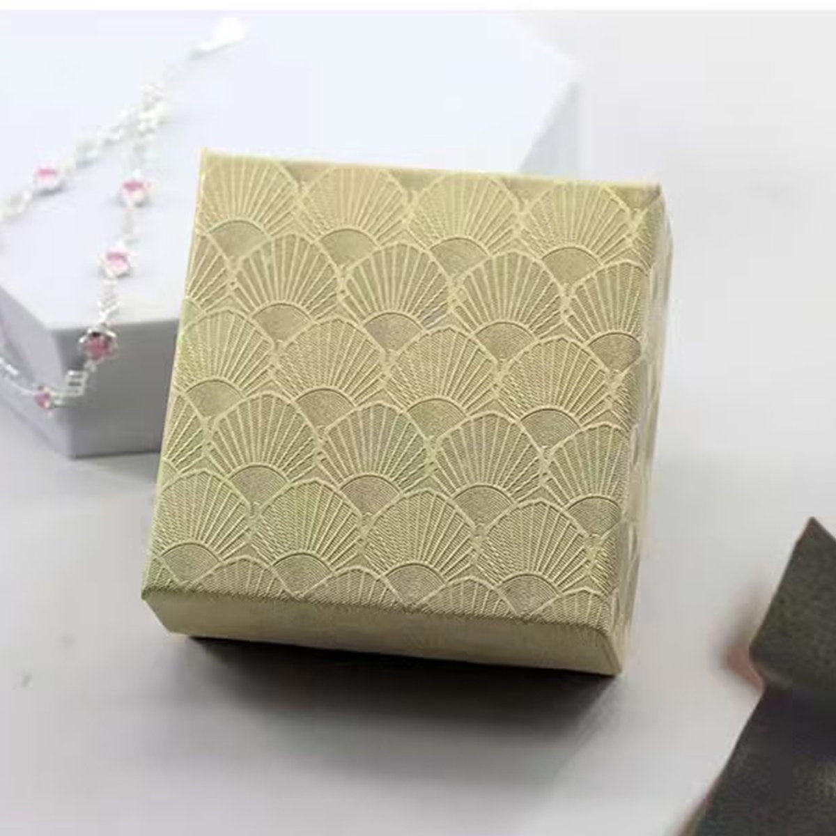 25X Jewelry Gift Boxes Shell Pattern 7.5CM Small GiftBox Empty Jewelry With Foam