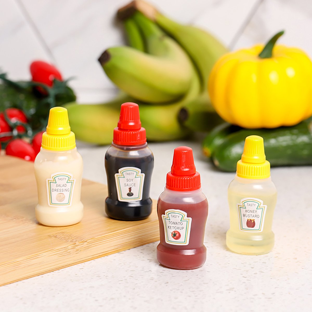 These 4pcs Mini Picnic Portable Sauce Box Condiment Dispensers are perfect for packing your favourite sauces, dressings, and condiments for any outing. 