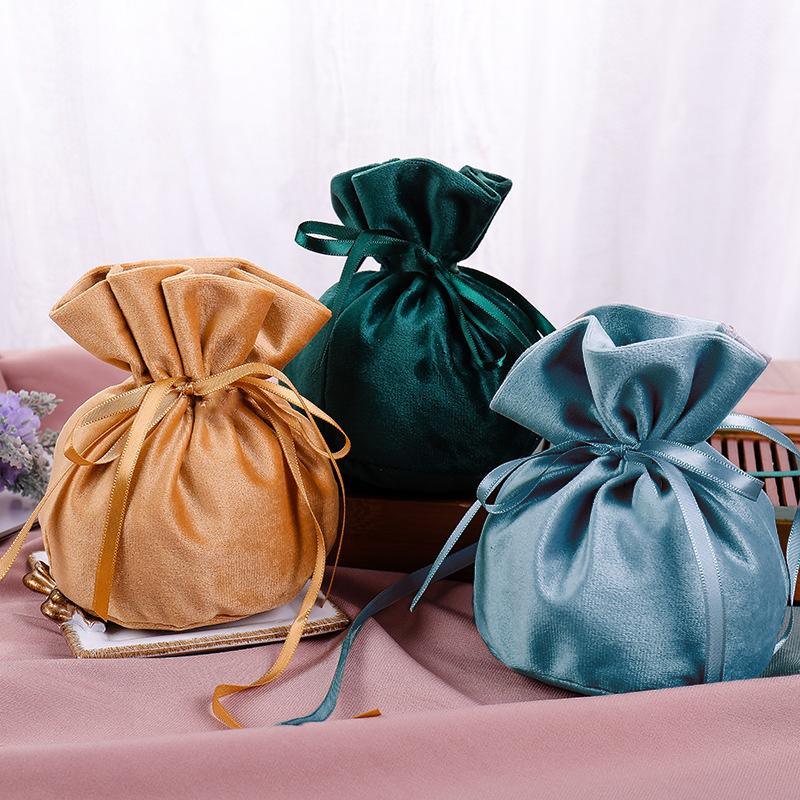 Elegant drawstring gift pouches perfect for any occasion.