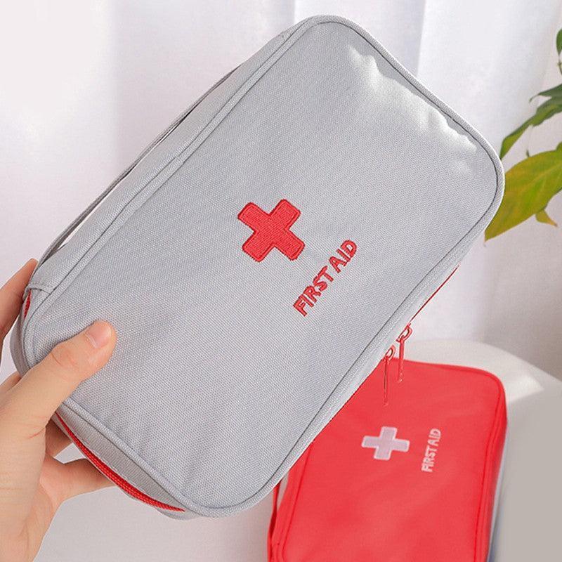 Versatile and durable 1st aid bag for emergency preparedness