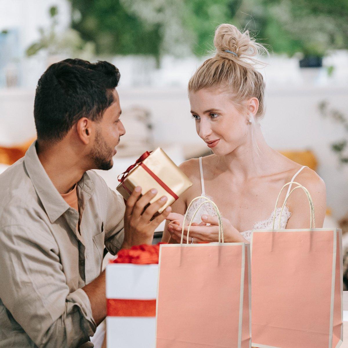 Vibrant Kraft Paper Bags for Stylish and Eco-Friendly Packaging